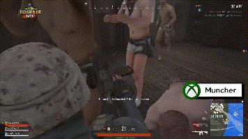 「轻松一刻」吃鸡gif：吃鸡史上最神秘的生化*器武**，竟能毒杀队友！