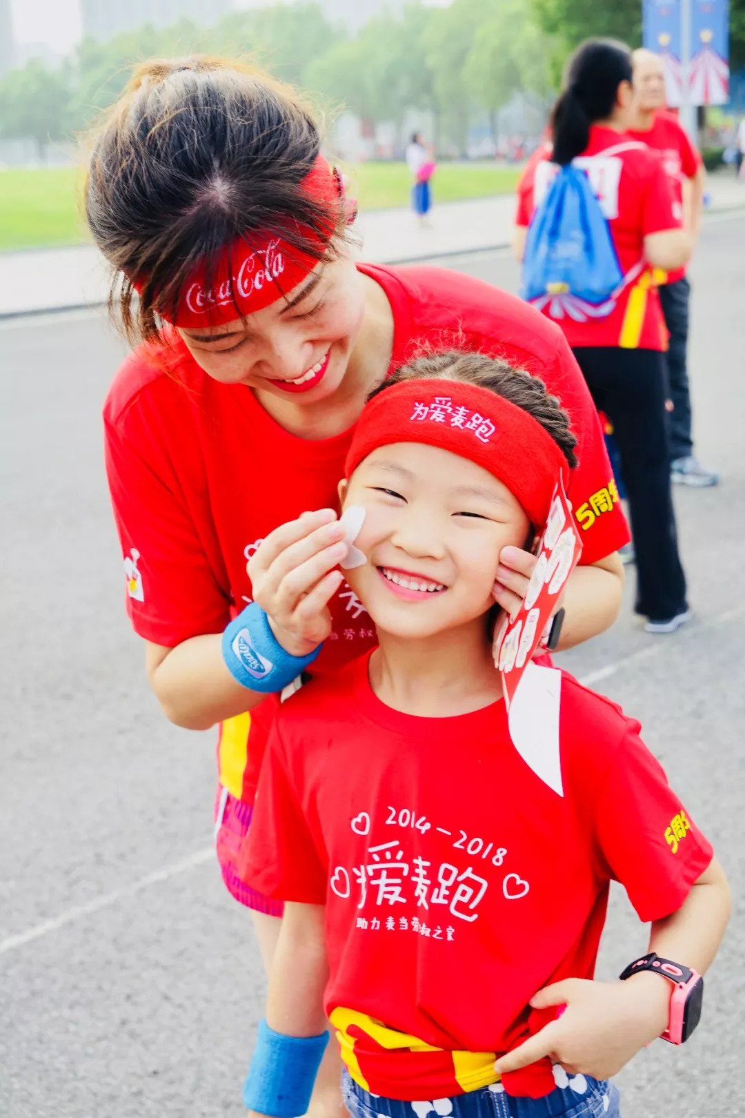 上海逾千组家庭“为爱麦跑”,麦当劳为爱麦跑呼和浩特