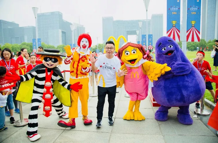 上海逾千组家庭“为爱麦跑”,麦当劳为爱麦跑呼和浩特