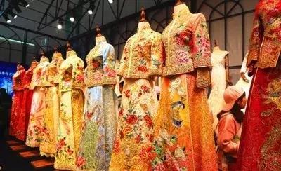 天津中华剧院演出信息,坐地铁去看天津滨湖剧院