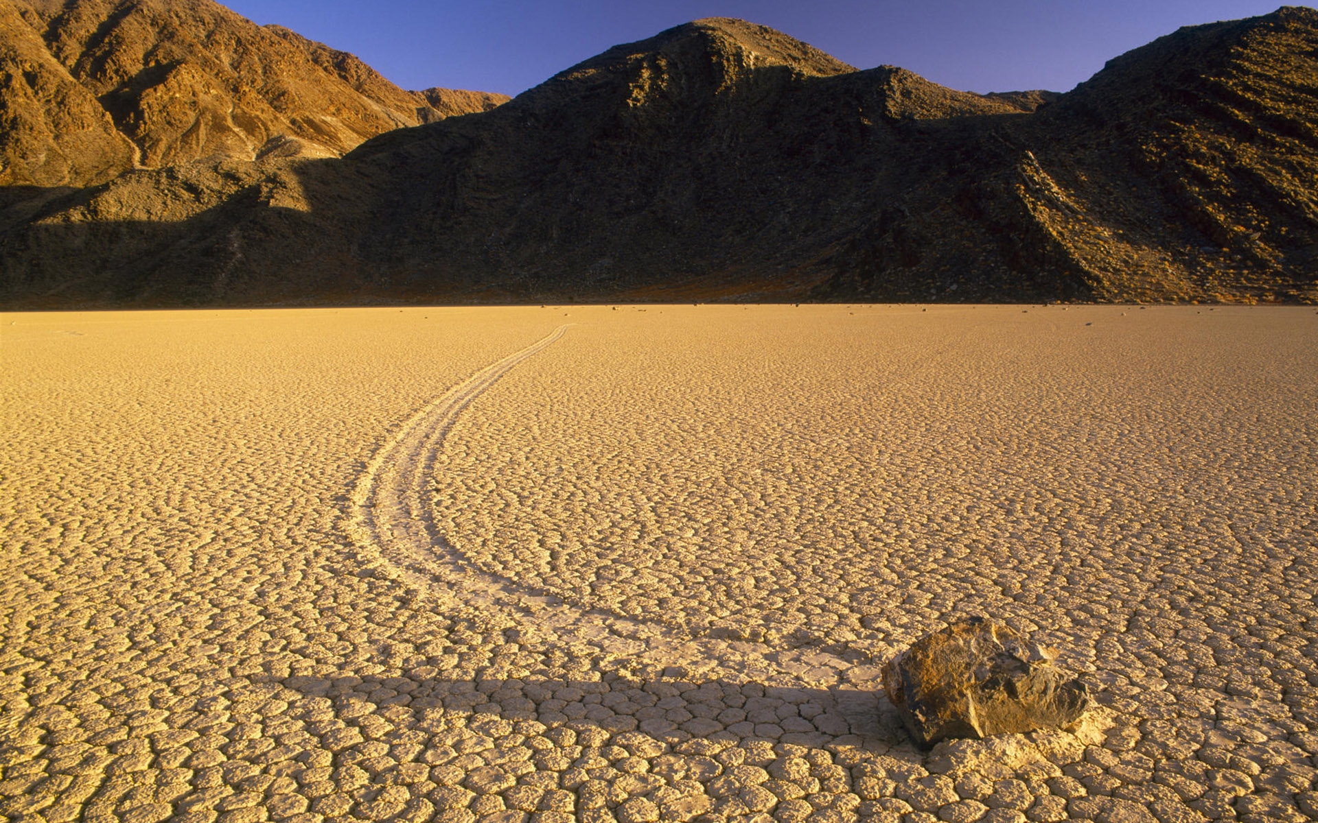 美国死亡谷魔鬼洞现沙漠,美国死亡谷公园图片
