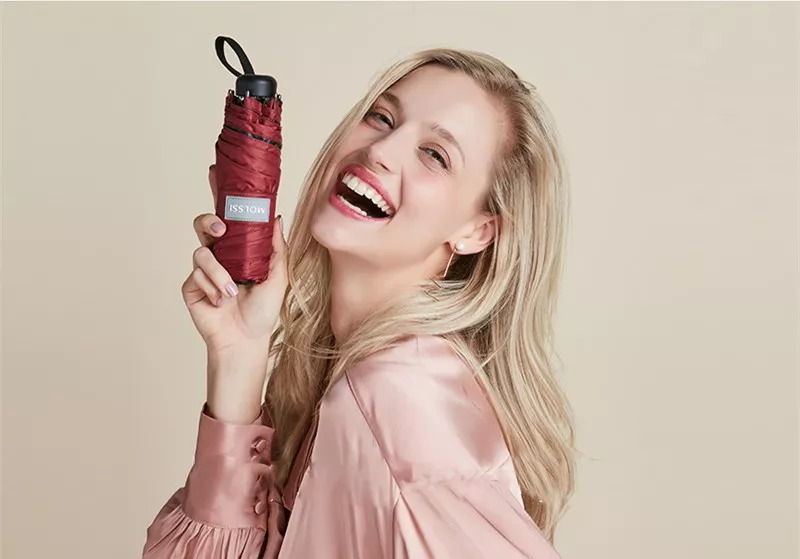 出门在外,来看看LOHAS编辑部的小姐姐们都必备哪些好物~