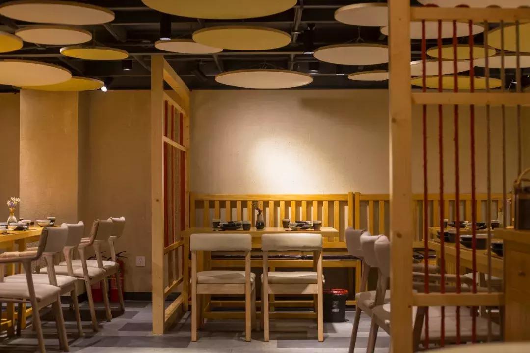 晚上烧烤人气爆棚的一家烧烤店,一到晚上就火爆的烧烤店