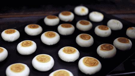 研究各种小吃和美食,月饼创新玩法