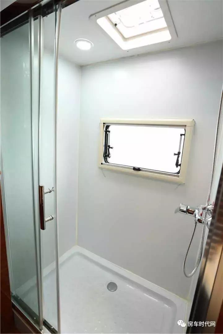 一万元房车两室一厅,一万元左右的房车旅行