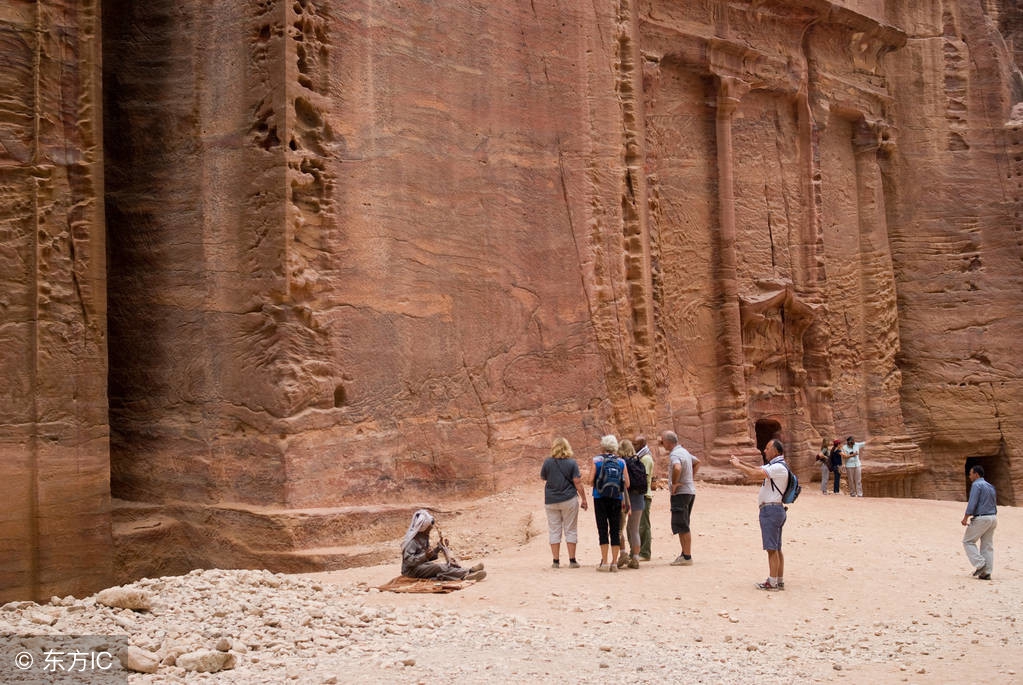 约旦佩特拉古城夜景,约旦古城佩特拉需要飞到哪里