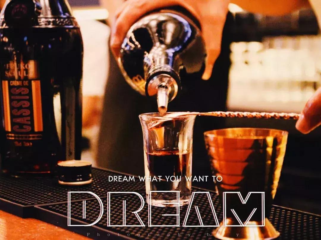 民歌湖酒吧颜值最高的酒吧,畅饮酒吧全国哪里