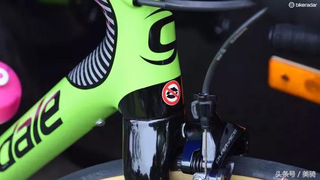 器材盛宴环英国上的车手战车