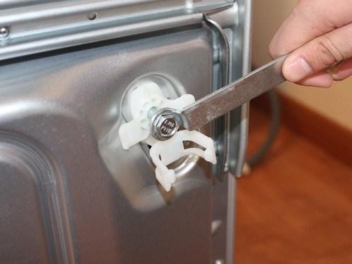 洗衣机脱水时满地疯狂“跑”，千万别大意！教你这招解决，真方便