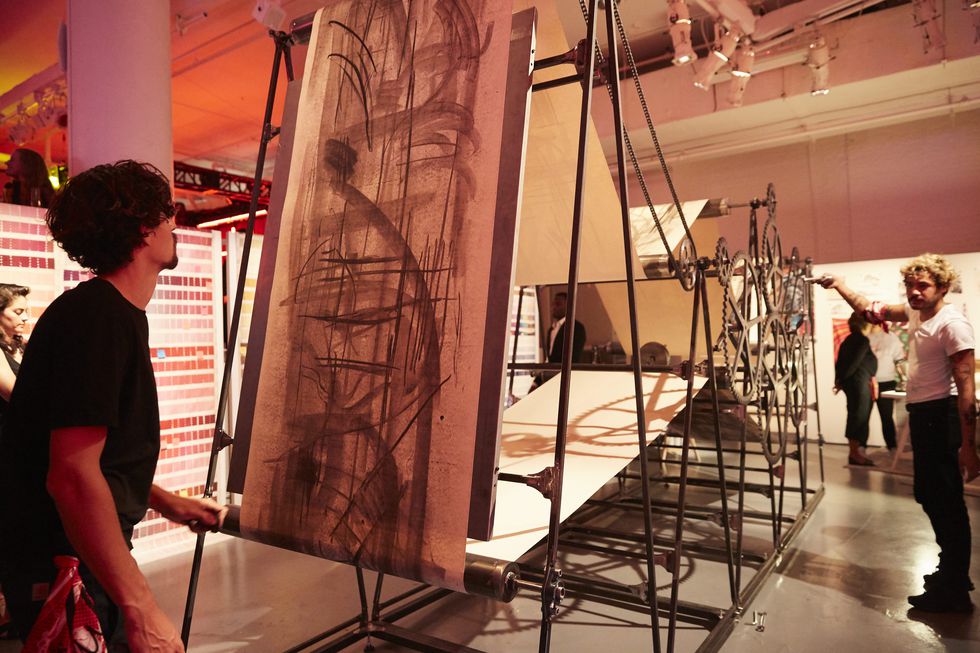 Hermès丝巾为何让全世界女人都着迷？爱马仕丝巾俱乐部给你解答