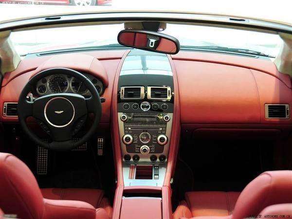 武磊在国足有多少钱,国足球员豪车视频