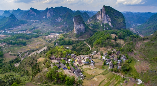 让我们走进美丽的紫云,最美的紫云花海