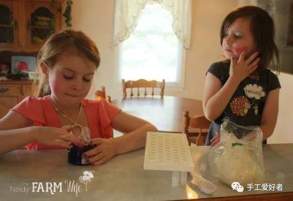 跟妈妈一起做护肤,和妈妈一起做皮肤管理