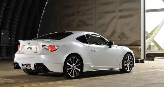 丰田86和斯巴鲁86,丰田86跟斯巴鲁brz哪个后排空间大