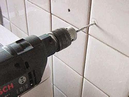 瓷砖打孔打裂了用什么修复教程,瓷砖打1cm孔