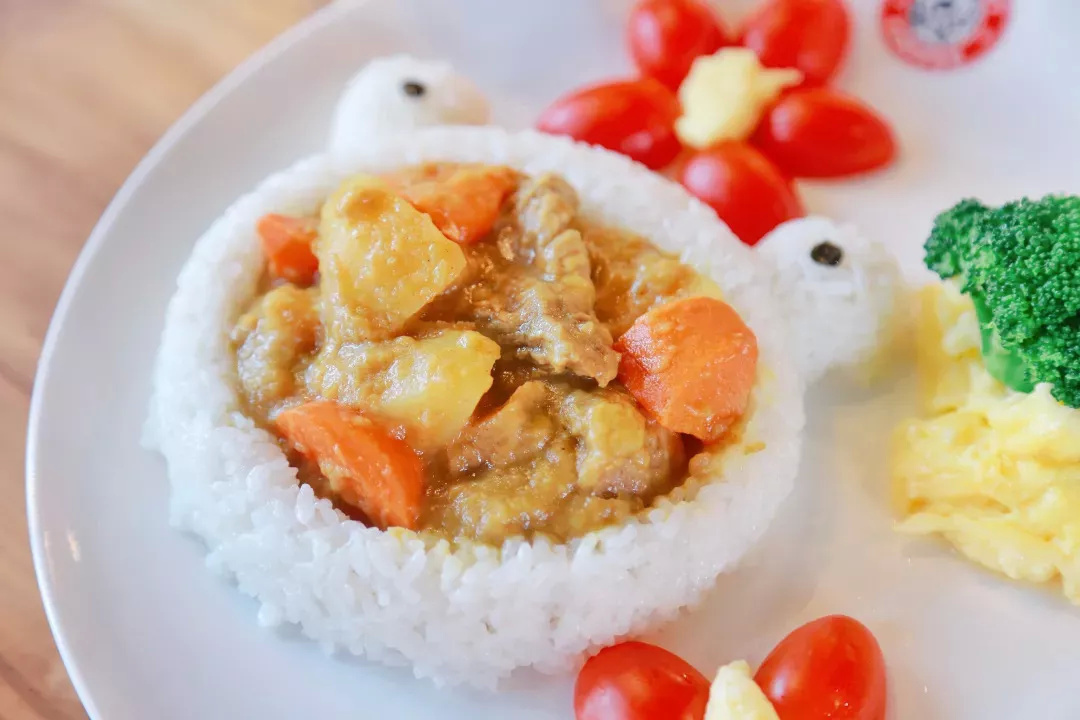 在漫猫喝咖啡，那种无忧的心情，仿佛随着维也纳音符飘到云间……