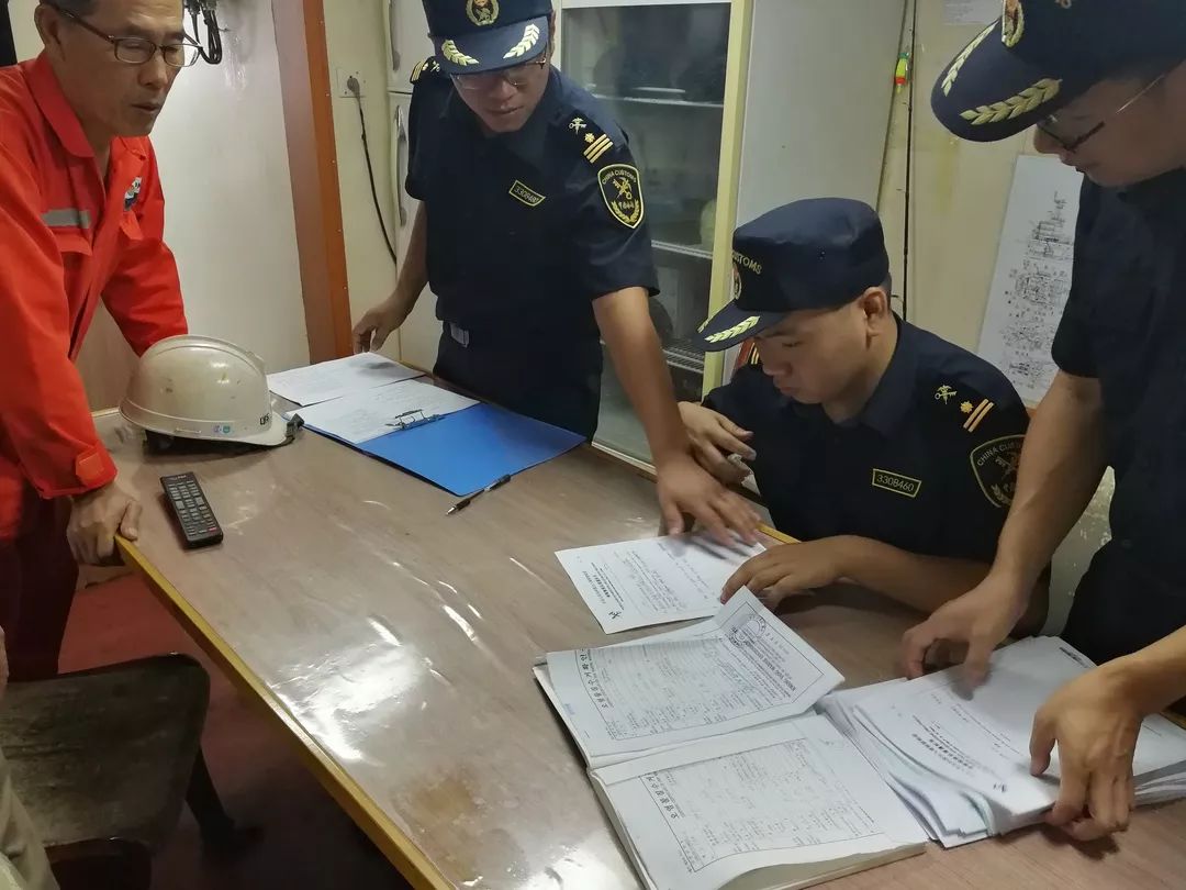 非洲猪瘟丨这个省境内连报8起……海关采取这样一些最严格的口岸防控措施