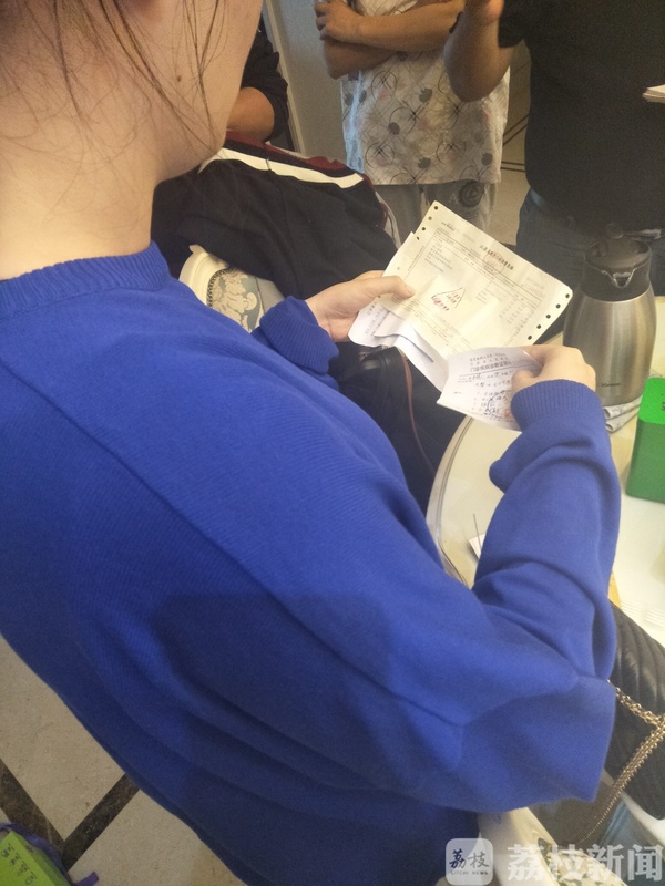 小心！雪月饼干冰处理不当成“*弹炸**”顾客下身被冻伤