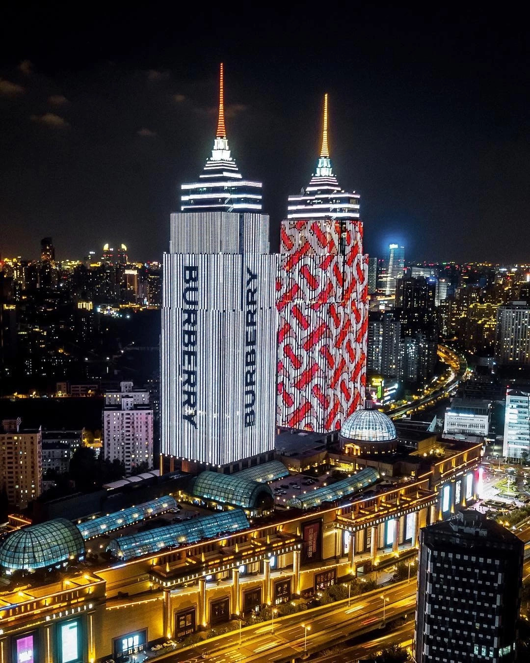 burberry鏂版鐧絫,burberry鍩虹娆剧櫧t