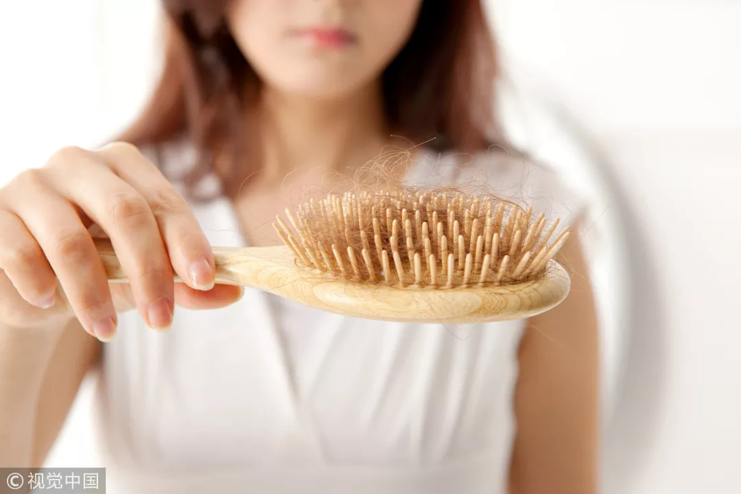 头发怎么洗越洗越黑呀,正确的洗头方法预防脱发