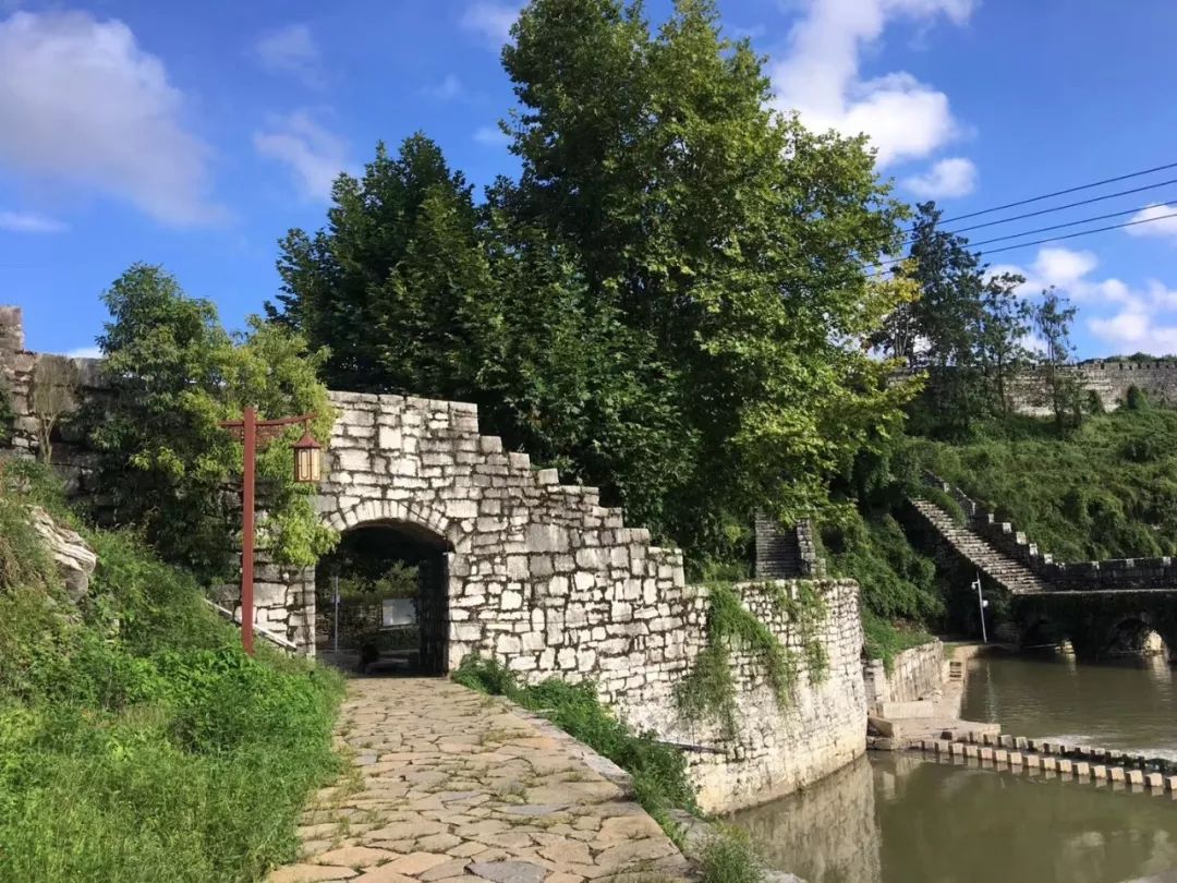 黔南旅游攻略必去景点,黔南州八月初适合游玩地点推荐