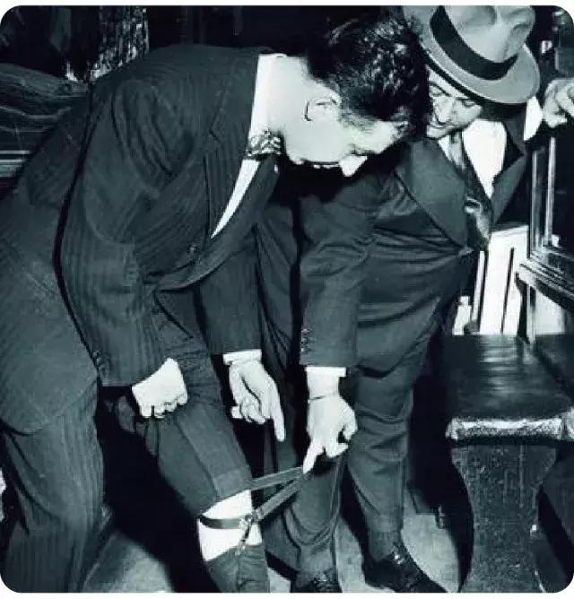 贝拉哈迪德穿深v套装,贝拉哈迪德夏季开衫