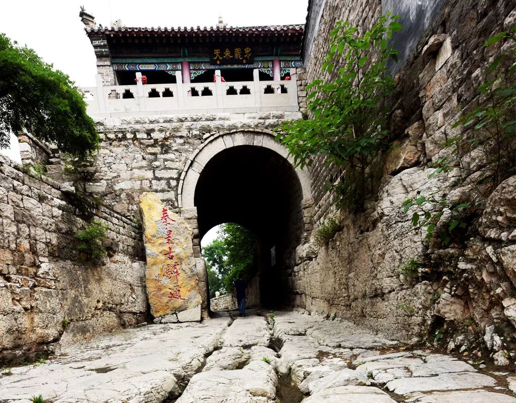 网红滑梯景点,八大处公园网红滑梯