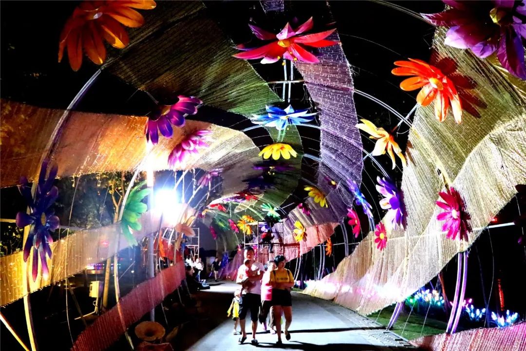 美美美!现在起到10月底,佛山这个超靓灯会喊你来约会,免费!