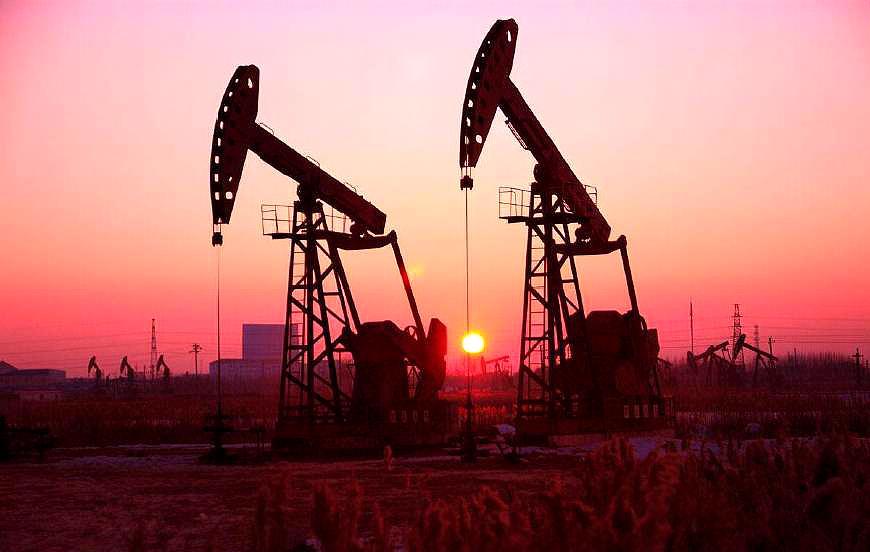 石油磕头机一次能抽多少油,油井上磕头机一下能挣多少钱