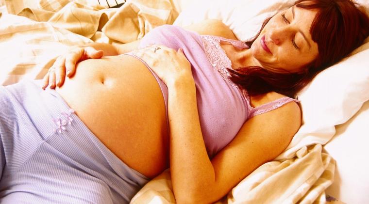 怀孕初期吃叶酸还是复合维生素,复合维生素孕期要吃多久合适