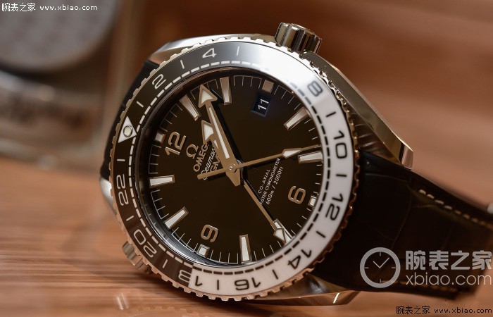 万国和欧米茄哪个走时更准,欧米茄海马300走时准吗