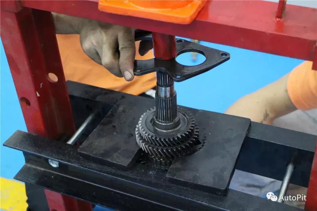 铃木雨燕小钢炮汽车,铃木雨燕运动高性能版