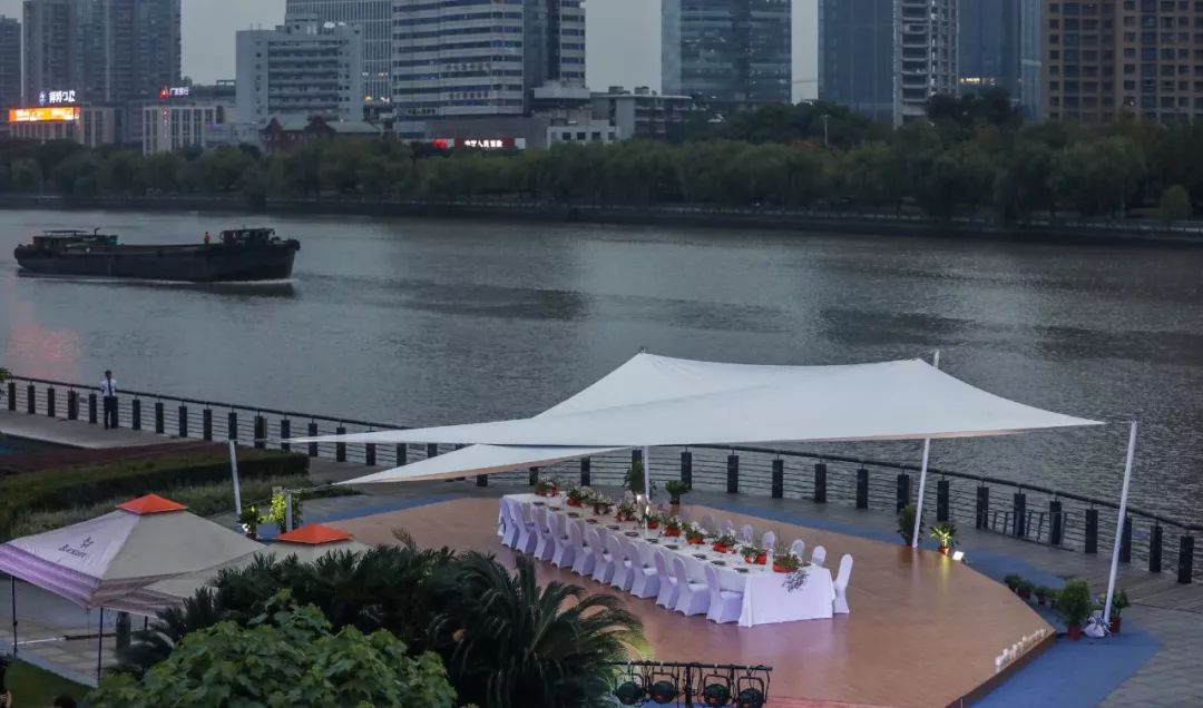 在伤口上撒盐,在伤口上撒盐会成什么样