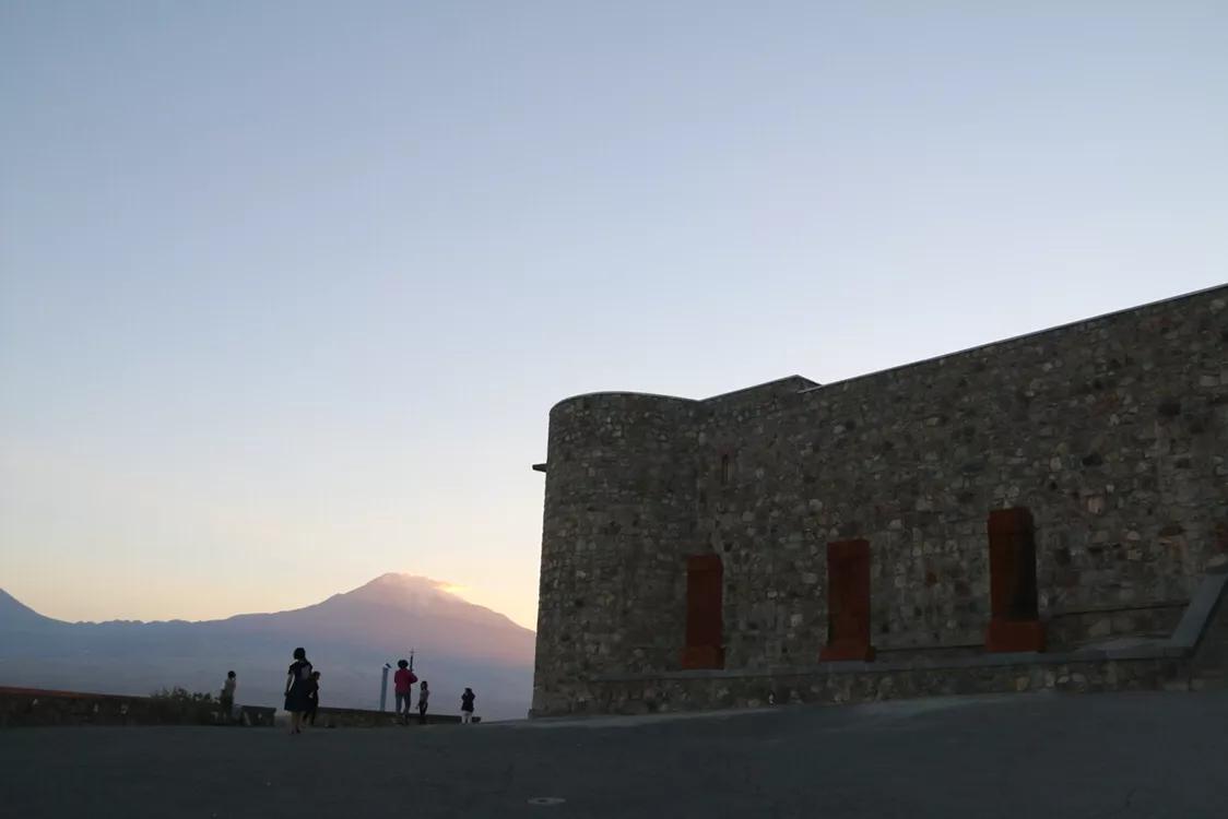 土耳其亚拉腊雪山下的亚美尼亚“深坑”修道院（霍瑞维拉修道院）