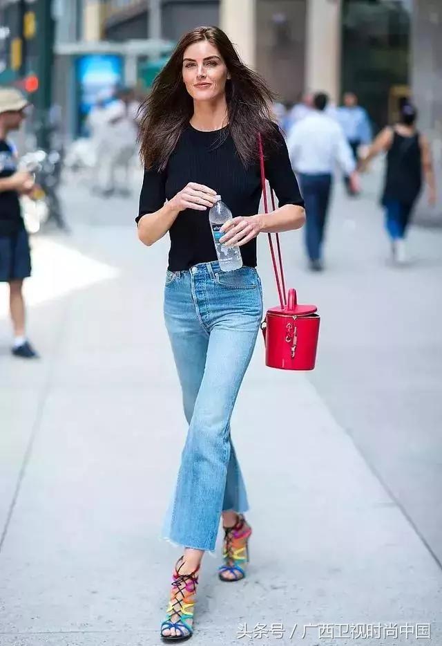 针织衫短袖里面应该穿什么,黑色金丝宽松短袖针织衫怎么搭