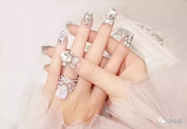 昨天去做了美甲上班领导会说吗,做了美甲半个月