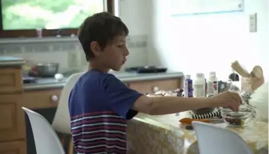 12岁男孩用捡来的破烂，打造出一个暗黑王国，吓哭一票成年人……