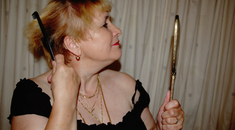 秋天掉头发厉害怎么解决,怎么缓解秋季掉头发这个现象