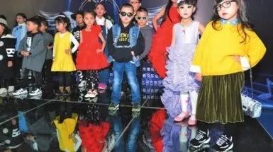 晋城往北，有个梦幻游园会，涂鸦村免费进！