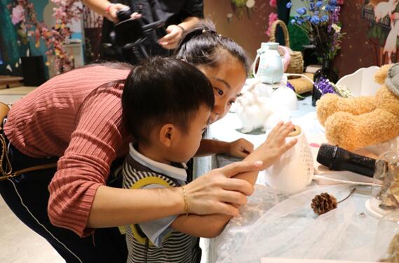 Alavening阿拉的小闹闹携手北京苏宁红孩子欢乐闹中秋