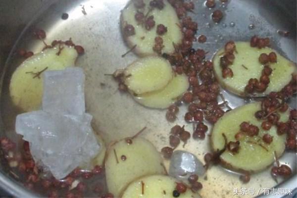 自制腌辣椒长毛了还能吃吗,腌辣椒为什么要用醋