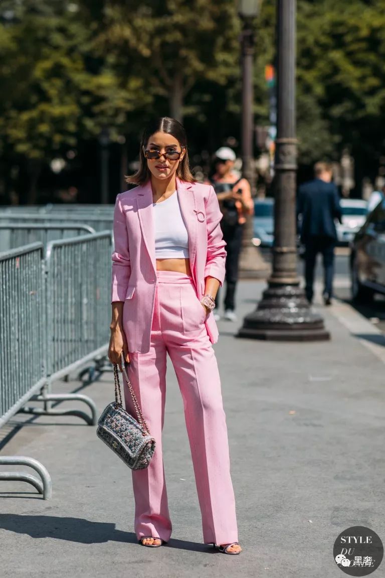 结婚当天适合妈妈背的包推荐,去参加婚礼背什么颜色的包合适