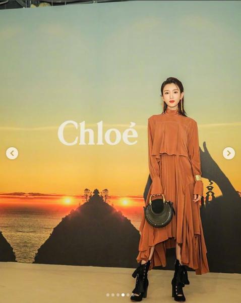 唐嫣超短发亮相巴黎时装周,唐嫣时装周看秀造型曝光