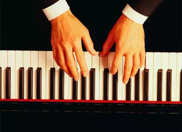 学钢琴和学电子琴有什么区别,学钢琴前要不要先学音乐启蒙