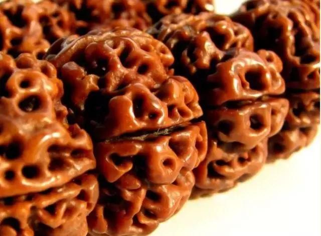 男人戴手串三圈好看还是2圈好看,1977属蛇的男人戴什么手串好