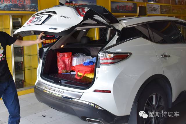 汽车电动尾门要不要装,汽车自带的电动尾门