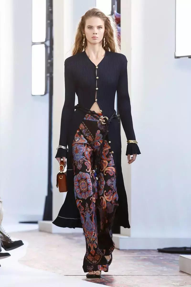 戚薇霸气走秀,唐嫣戚薇机场街拍大全