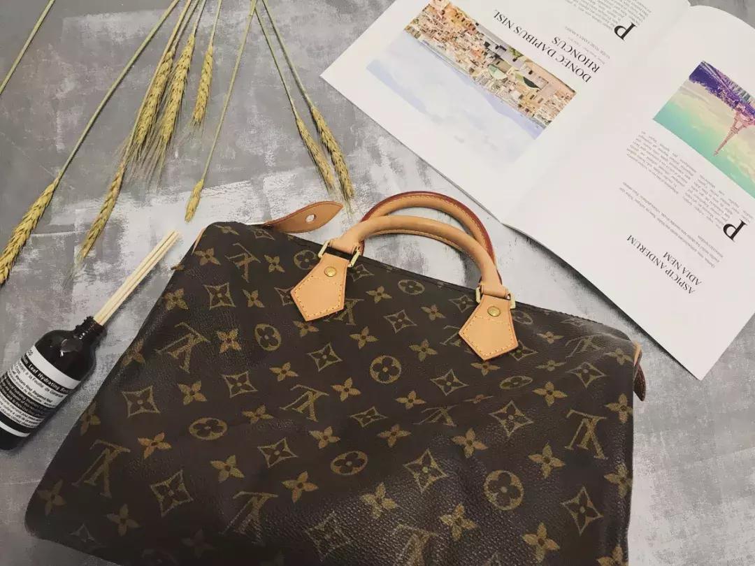 国庆背上小行囊,国庆出游包包里装什么