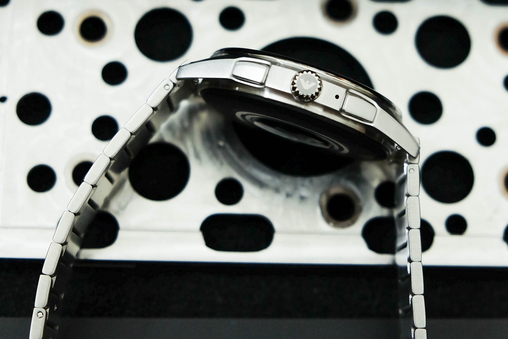 为什么说买阿玛尼手表智商税,苹果手表和阿玛尼哪个好