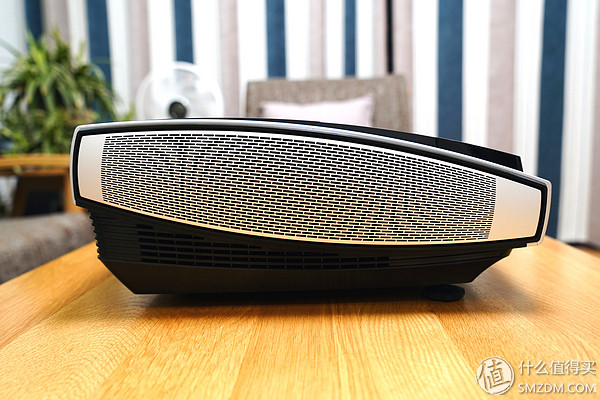 坚果激光电视u1120寸,坚果u1激光电视是4k吗